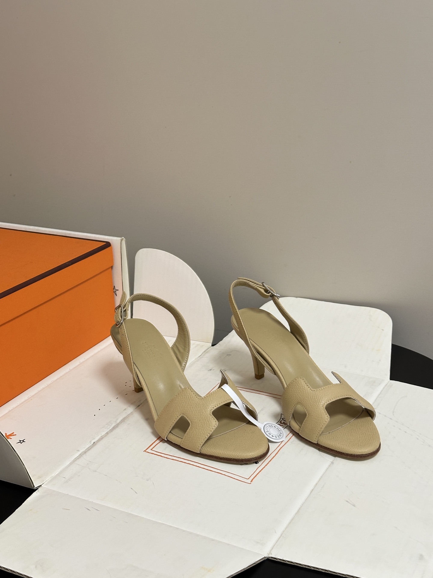 顶级品质（配高档飞机盒✈️）Hermes 爱马仕🐎 Joy凉鞋系列 H家经典款 细跟后扣带凉鞋手掌纹H鞋