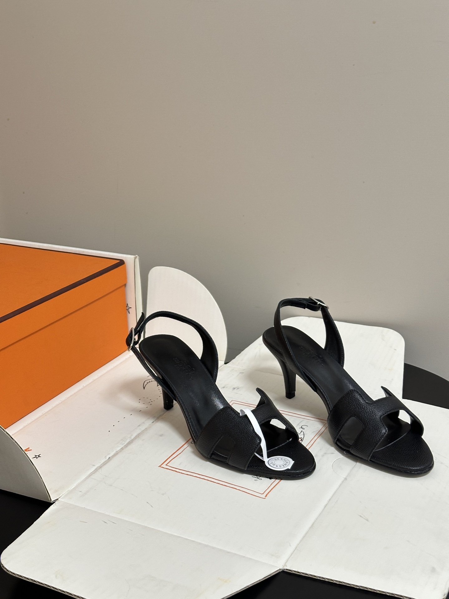 顶级品质（配高档飞机盒✈️）Hermes 爱马仕🐎 Joy凉鞋系列 H家经典款 细跟后扣带凉鞋手掌纹H鞋