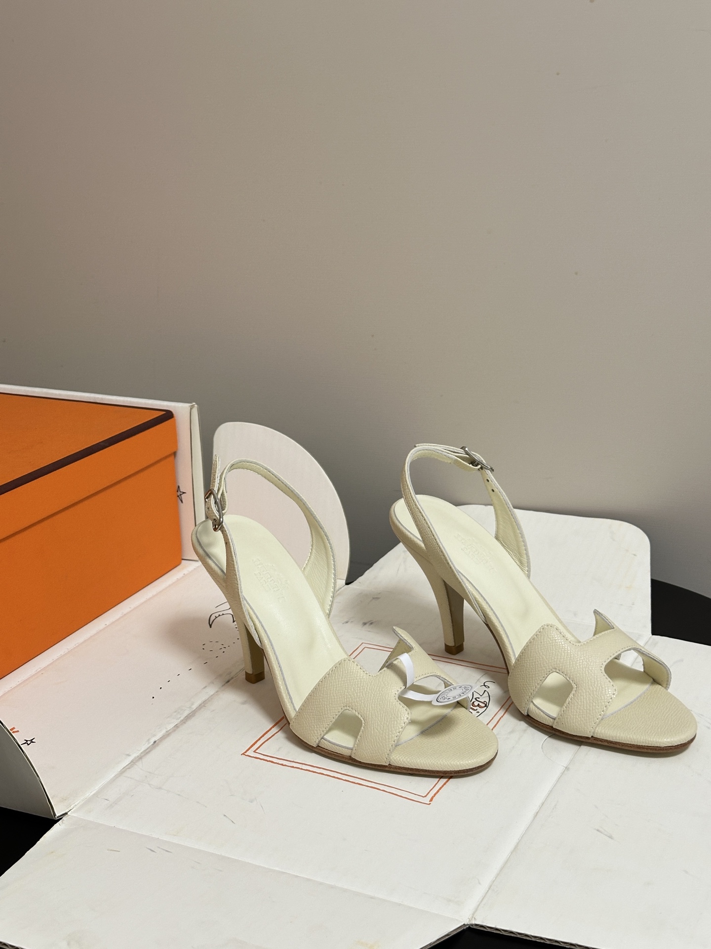顶级品质（配高档飞机盒✈️）Hermes 爱马仕🐎 Joy凉鞋系列 H家经典款 细跟后扣带凉鞋手掌纹H鞋