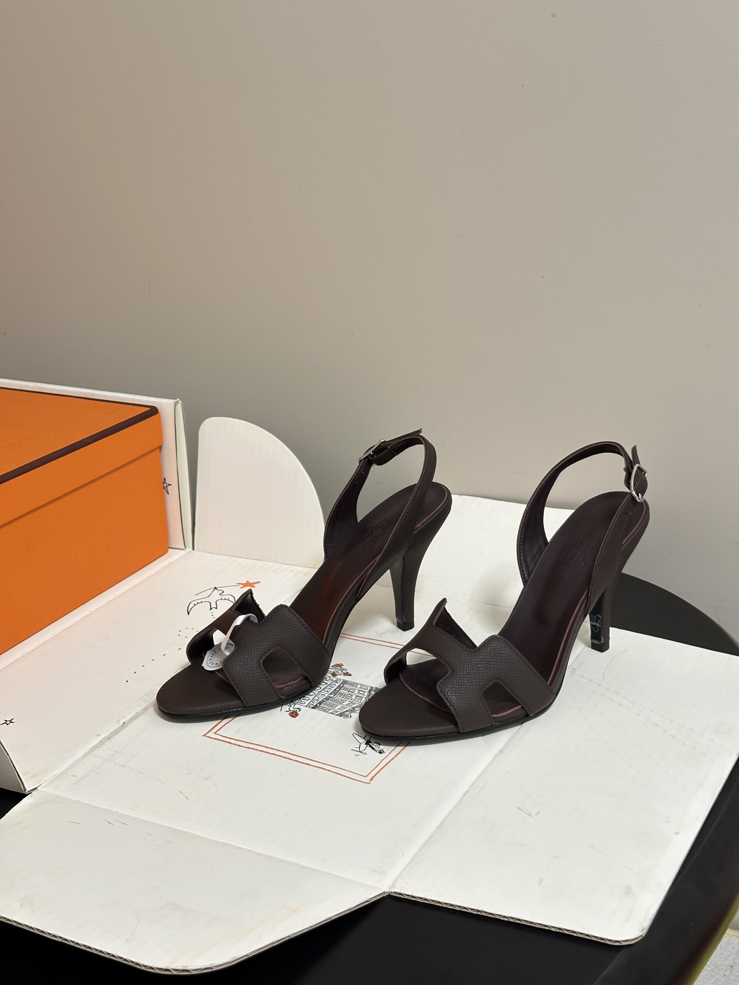 顶级品质（配高档飞机盒✈️）Hermes 爱马仕🐎 Joy凉鞋系列 H家经典款 细跟后扣带凉鞋手掌纹H鞋