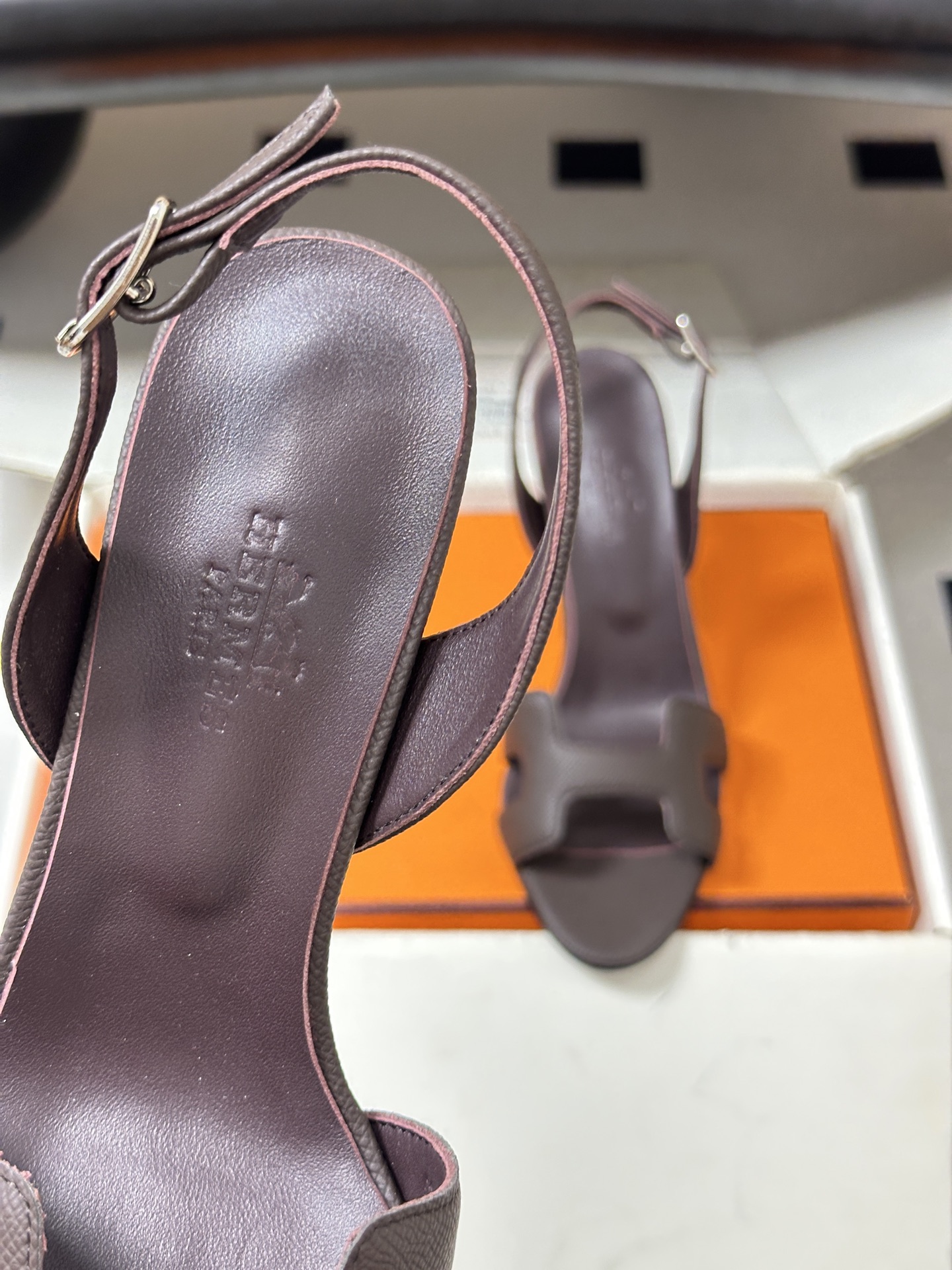 顶级品质（配高档飞机盒✈️）Hermes 爱马仕🐎 Joy凉鞋系列 H家经典款 细跟后扣带凉鞋手掌纹H鞋