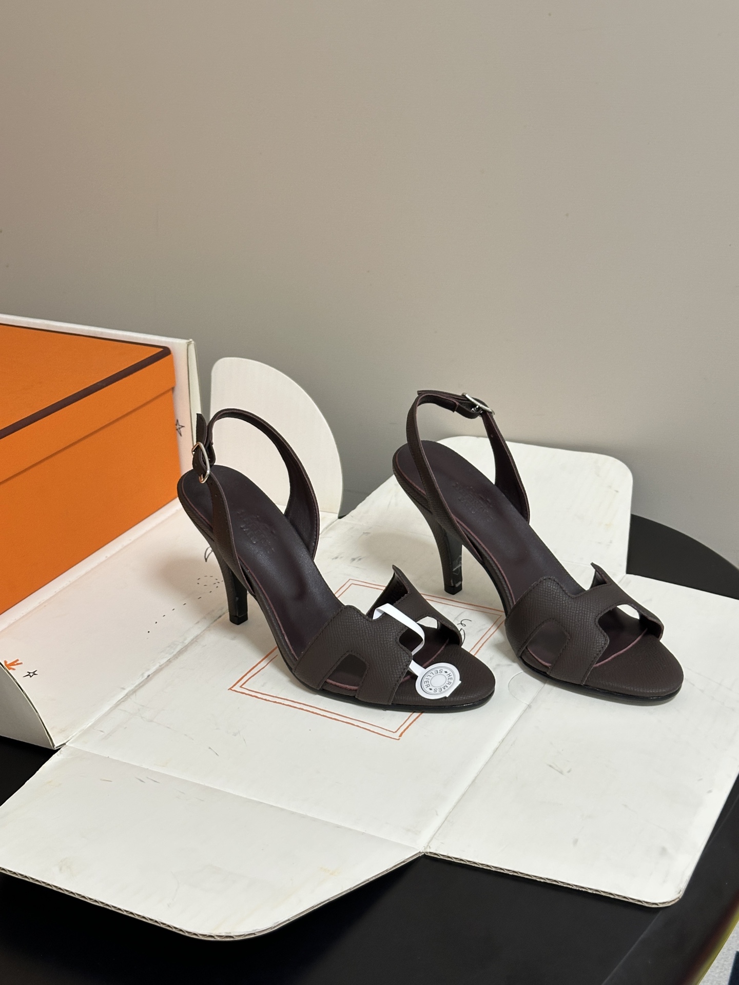 顶级品质（配高档飞机盒✈️）Hermes 爱马仕🐎 Joy凉鞋系列 H家经典款 细跟后扣带凉鞋手掌纹H鞋