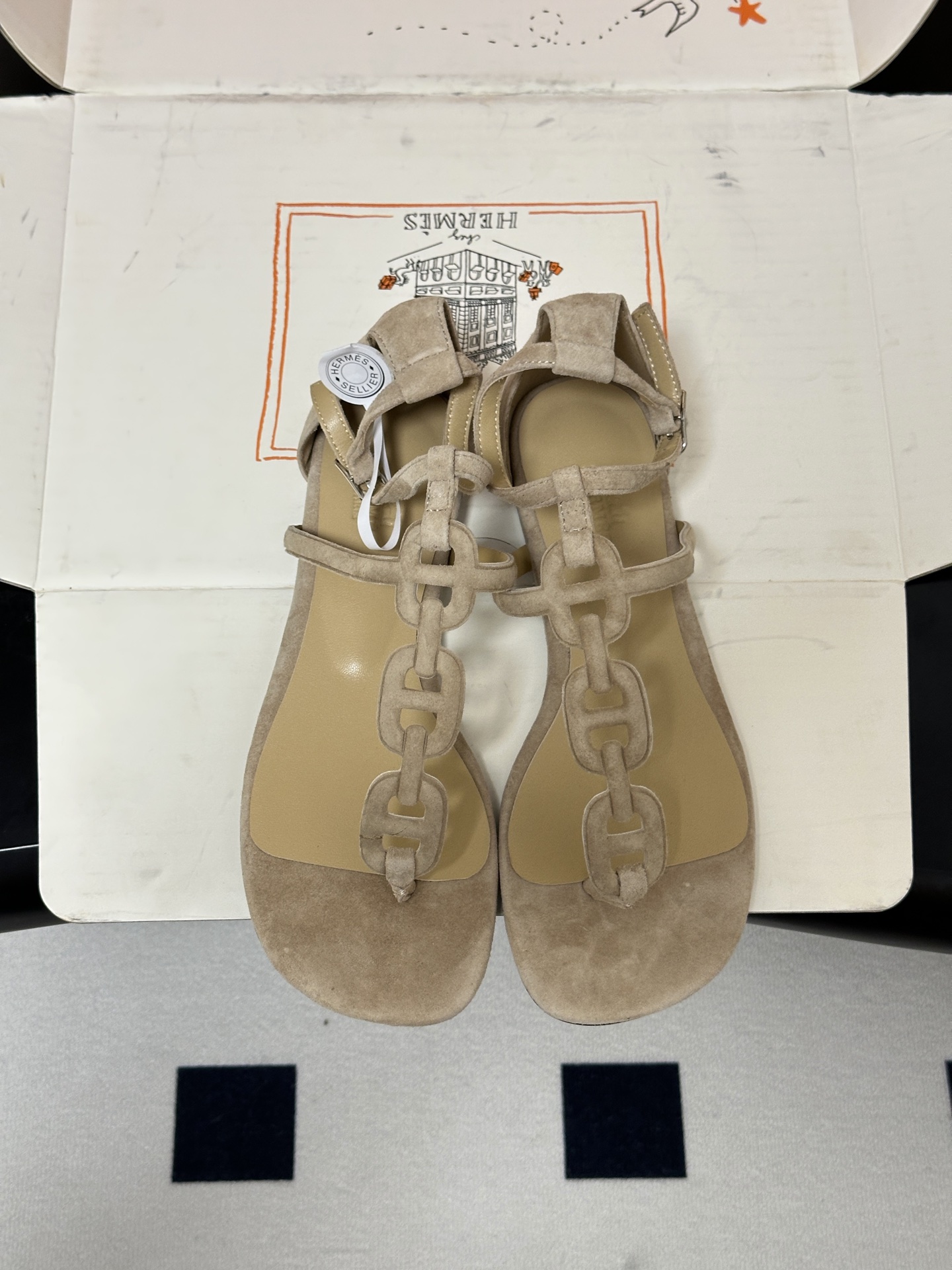 顶级品质（配高档飞机盒✈️）Hermes 爱马仕🐎 H家 2026ss春夏新款 Milos凉鞋系列经典猪