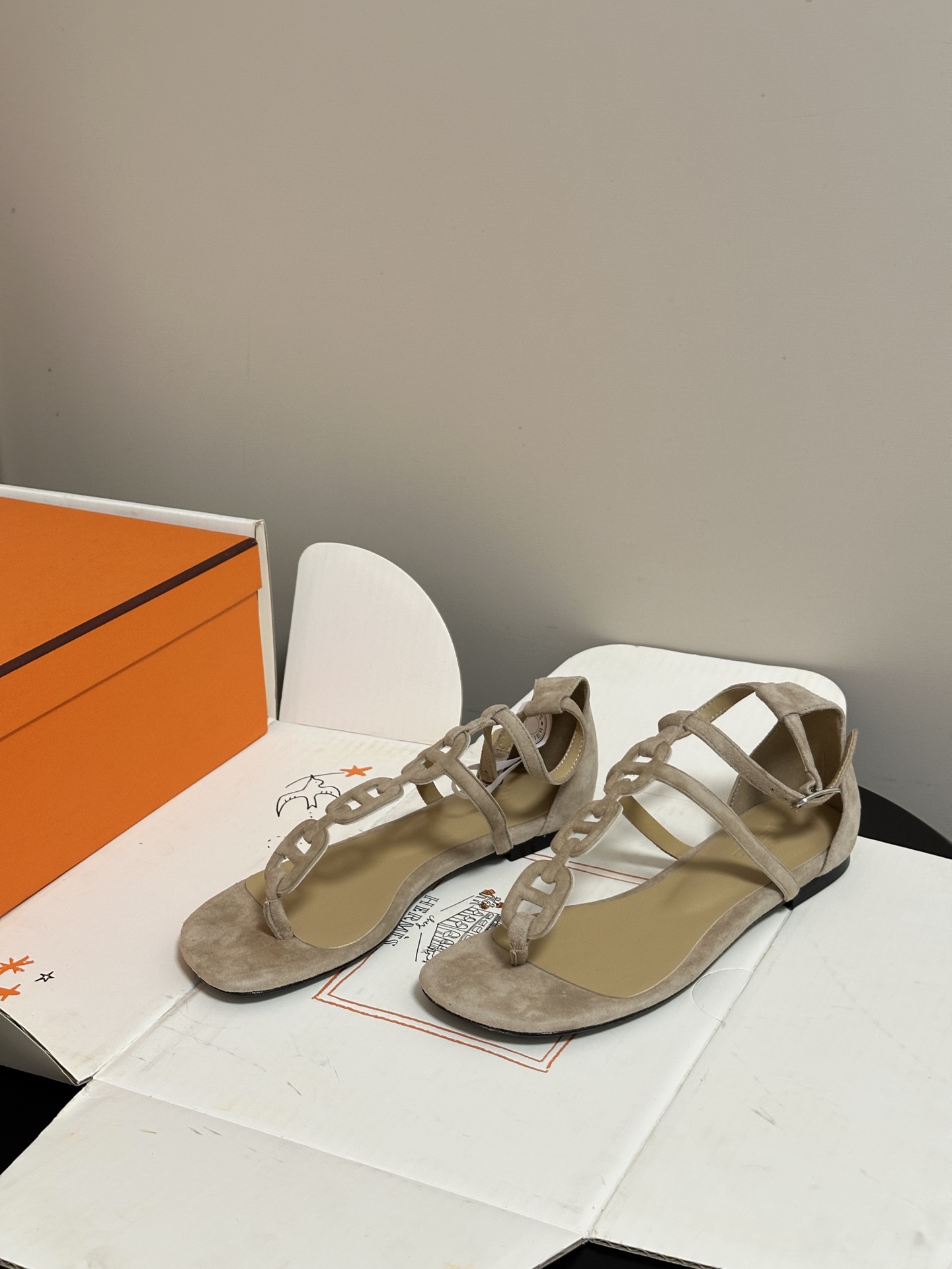 顶级品质（配高档飞机盒✈️）Hermes 爱马仕🐎 H家 2026ss春夏新款 Milos凉鞋系列经典猪