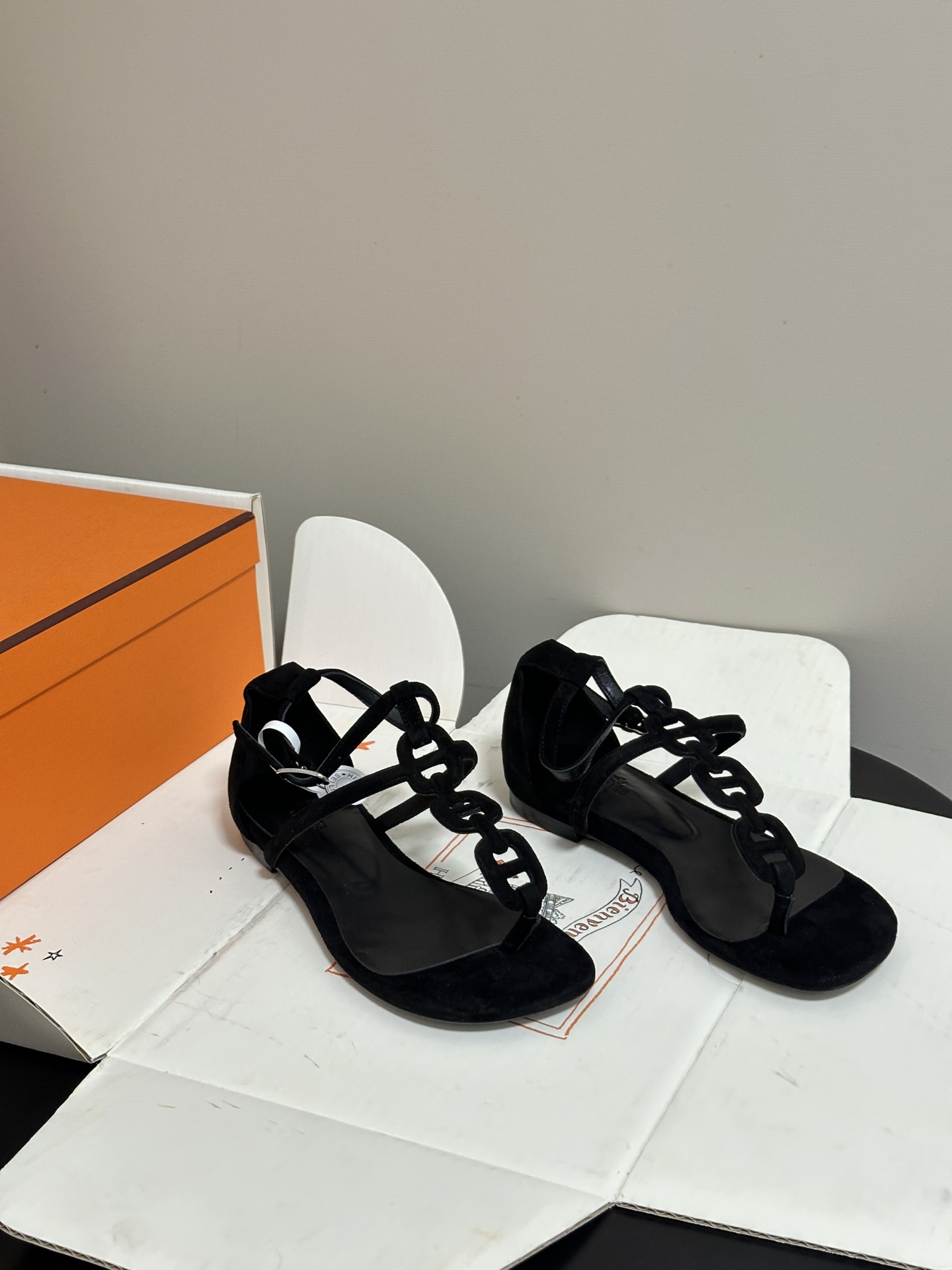 顶级品质（配高档飞机盒✈️）Hermes 爱马仕🐎 H家 2026ss春夏新款 Milos凉鞋系列经典猪