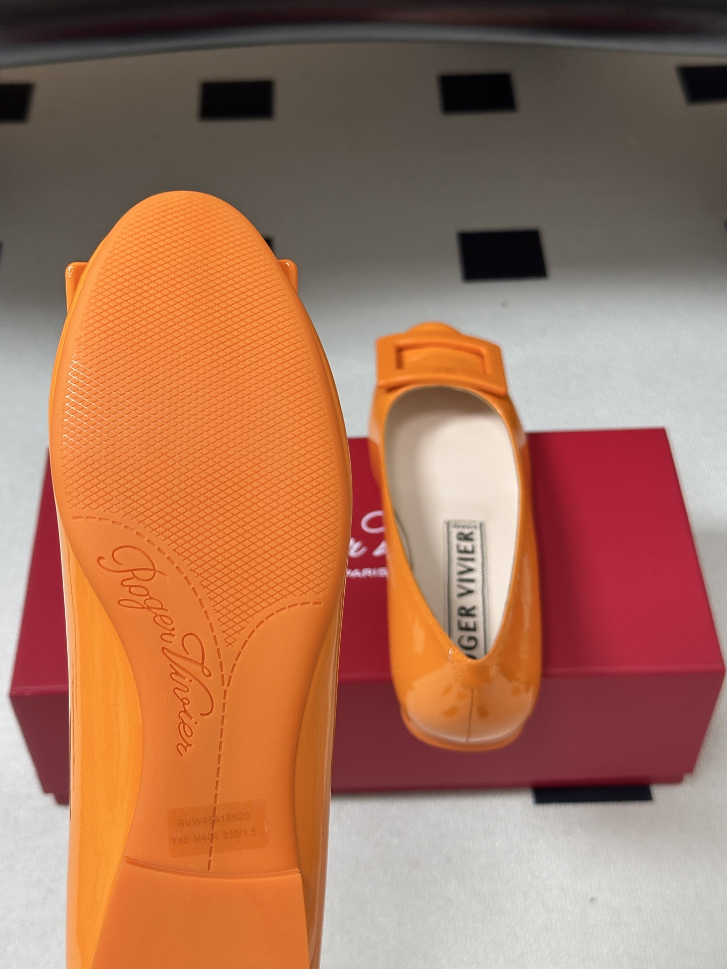 顶级品质2026早春新款 Roger vivier 罗杰维维亚 RV U Look漆皮芭蕾舞鞋圆头经典方 顶级品质2026早春新款 Roger vivier 罗杰维维亚 RV U Look漆皮芭蕾舞鞋圆头经典方