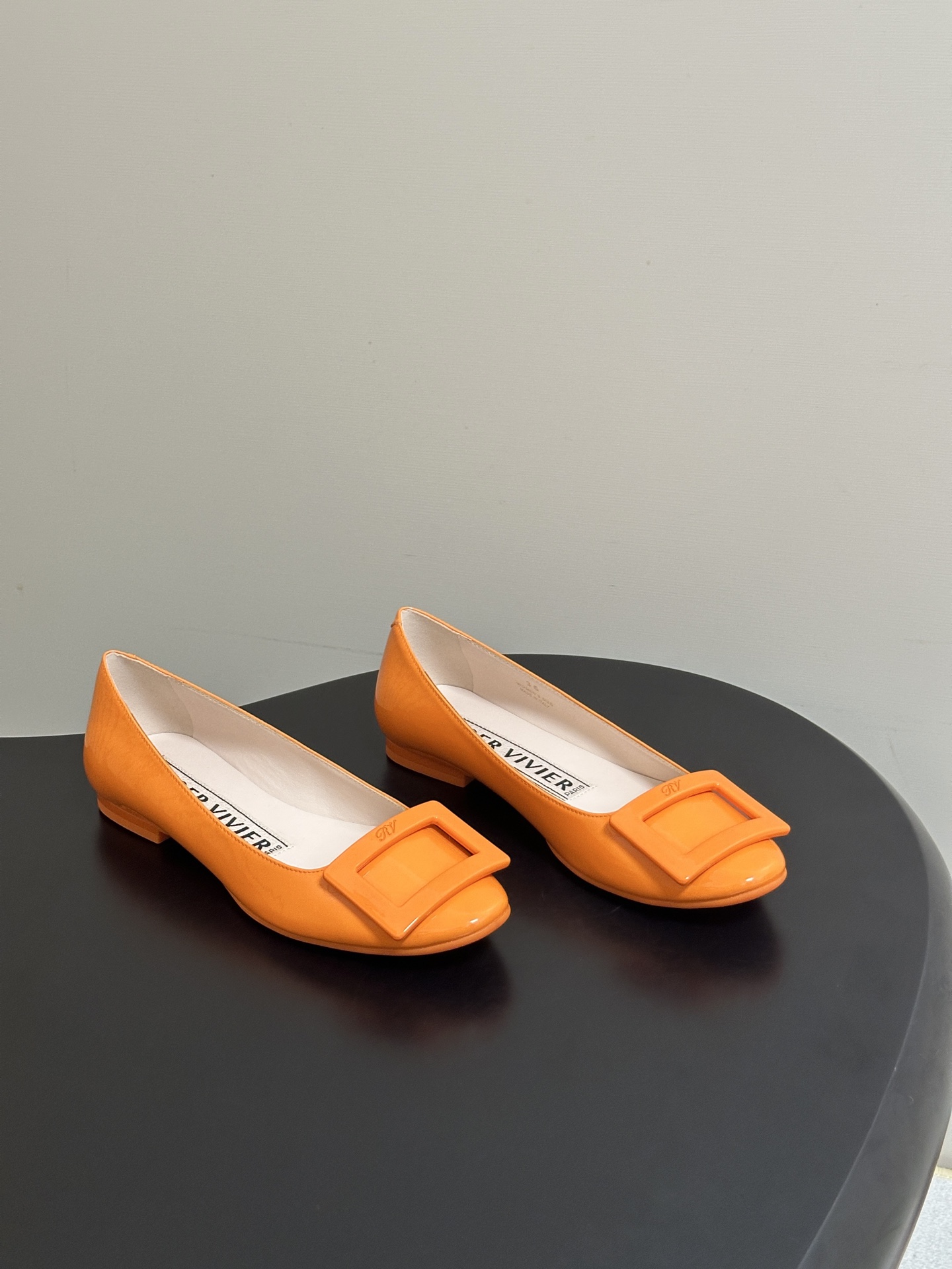 顶级品质2026早春新款 Roger vivier 罗杰维维亚 RV U Look漆皮芭蕾舞鞋圆头经典方