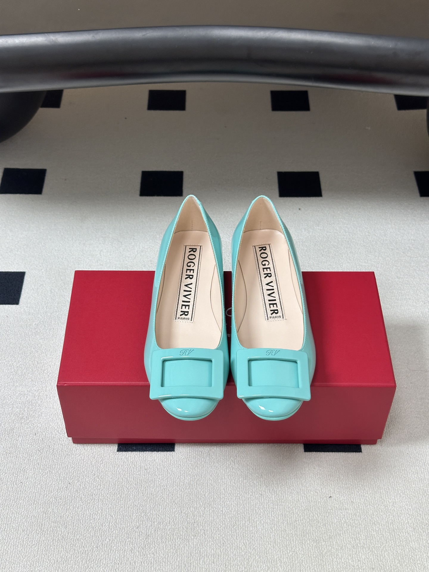 顶级品质2026早春新款 Roger vivier 罗杰维维亚 RV U Look漆皮芭蕾舞鞋圆头经典方 顶级品质2026早春新款 Roger vivier 罗杰维维亚 RV U Look漆皮芭蕾舞鞋圆头经典方