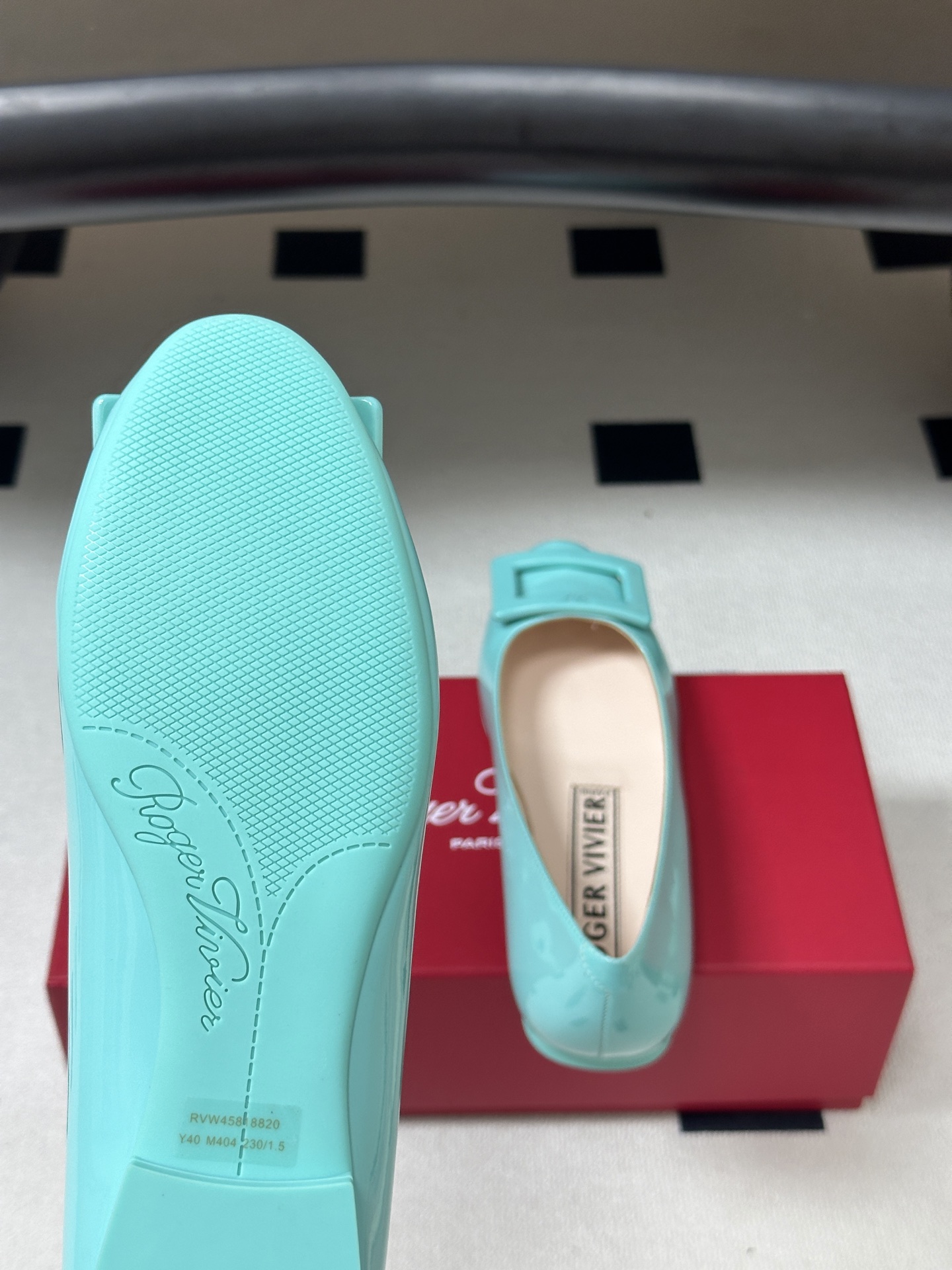 顶级品质2026早春新款 Roger vivier 罗杰维维亚 RV U Look漆皮芭蕾舞鞋圆头经典方 顶级品质2026早春新款 Roger vivier 罗杰维维亚 RV U Look漆皮芭蕾舞鞋圆头经典方