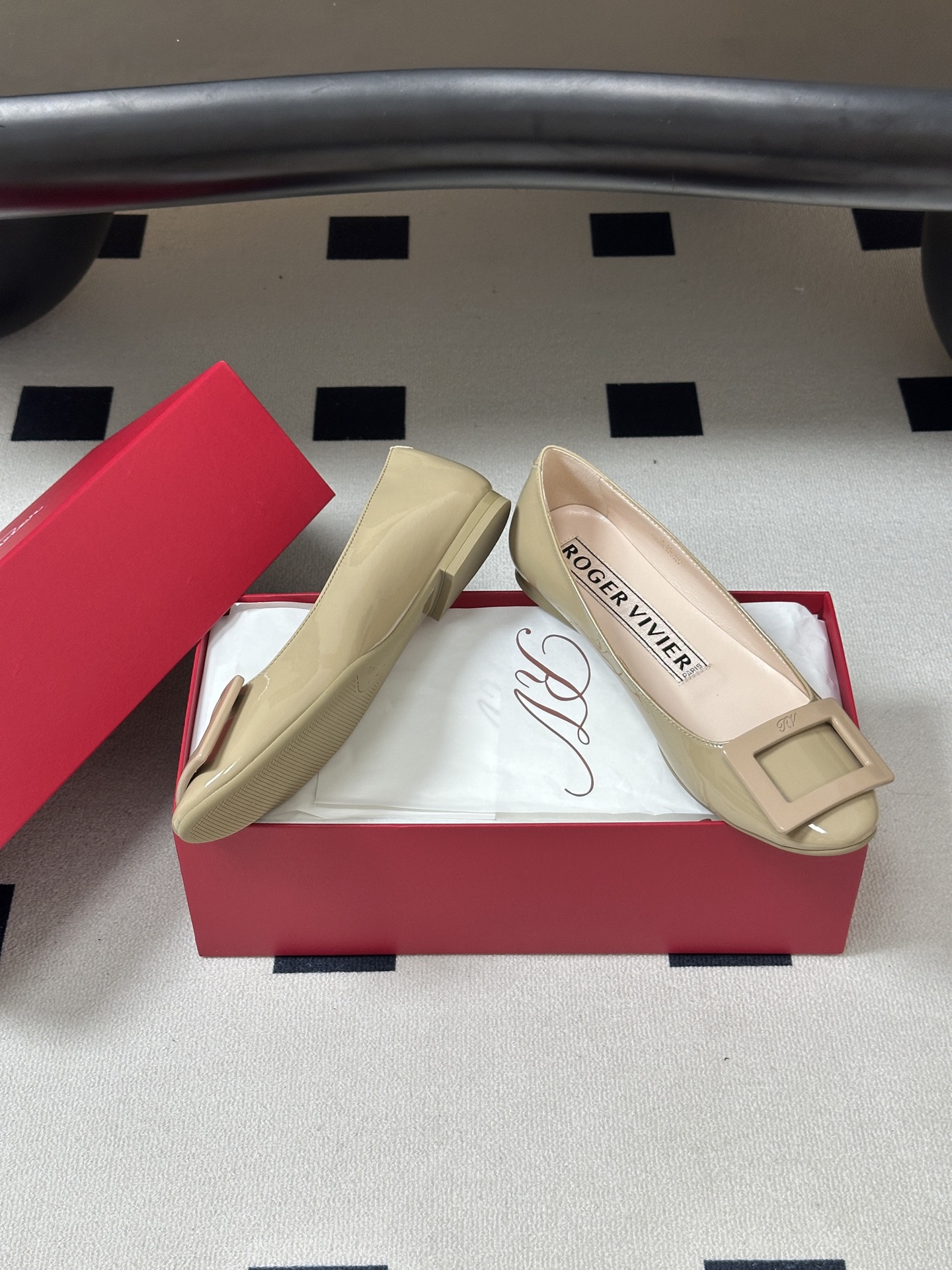 顶级品质2026早春新款 Roger vivier 罗杰维维亚 RV U Look漆皮芭蕾舞鞋圆头经典方 顶级品质2026早春新款 Roger vivier 罗杰维维亚 RV U Look漆皮芭蕾舞鞋圆头经典方