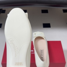 顶级品质2026早春新款 Roger vivier 罗杰维维亚 RV U Look漆皮芭蕾舞鞋圆头经典方 顶级品质2026早春新款 Roger vivier 罗杰维维亚 RV U Look漆皮芭蕾舞鞋圆头经典方