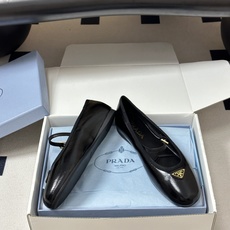 顶级品质(配高档飞机盒✈️)26Ss早春新款Prada普拉达 经典三角标皱漆皮芭蕾舞鞋一字搭扣玛丽珍鞋麂 顶级品质(配高档飞机盒✈️)26Ss早春新款Prada普拉达 经典三角标皱漆皮芭蕾舞鞋一字搭扣玛丽珍鞋麂