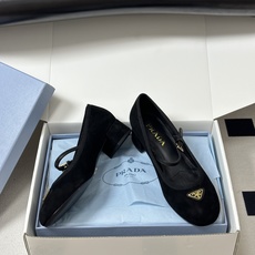 顶级品质(配高档飞机盒✈️)26Ss春夏新款Prada普拉达 经典三角标皱漆皮带跟单鞋一字带搭扣玛丽珍鞋 顶级品质(配高档飞机盒✈️)26Ss春夏新款Prada普拉达 经典三角标皱漆皮带跟单鞋一字带搭扣玛丽珍鞋