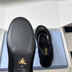 顶级品质(配高档飞机盒✈️)26Ss春夏新款Prada普拉达 经典三角标皱漆皮带跟单鞋一字带搭扣玛丽珍鞋 顶级品质(配高档飞机盒✈️)26Ss春夏新款Prada普拉达 经典三角标皱漆皮带跟单鞋一字带搭扣玛丽珍鞋