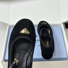 顶级品质(配高档飞机盒✈️)26Ss春夏新款Prada普拉达 经典三角标皱漆皮带跟单鞋一字带搭扣玛丽珍鞋 顶级品质(配高档飞机盒✈️)26Ss春夏新款Prada普拉达 经典三角标皱漆皮带跟单鞋一字带搭扣玛丽珍鞋