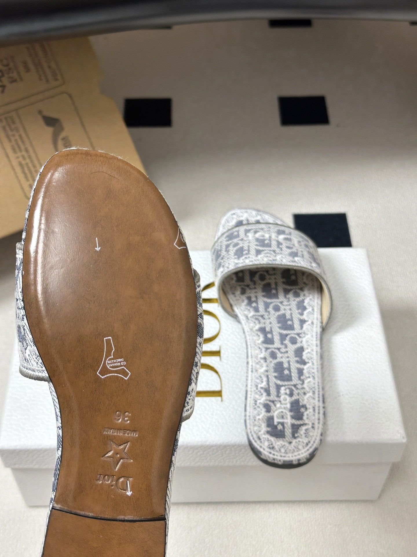 26ss春夏新款Dior 迪奥Dway CD字母蕾丝刺绣平底凉拖鞋 棉质刺绣面料 经典字母立体刺绣拖鞋D