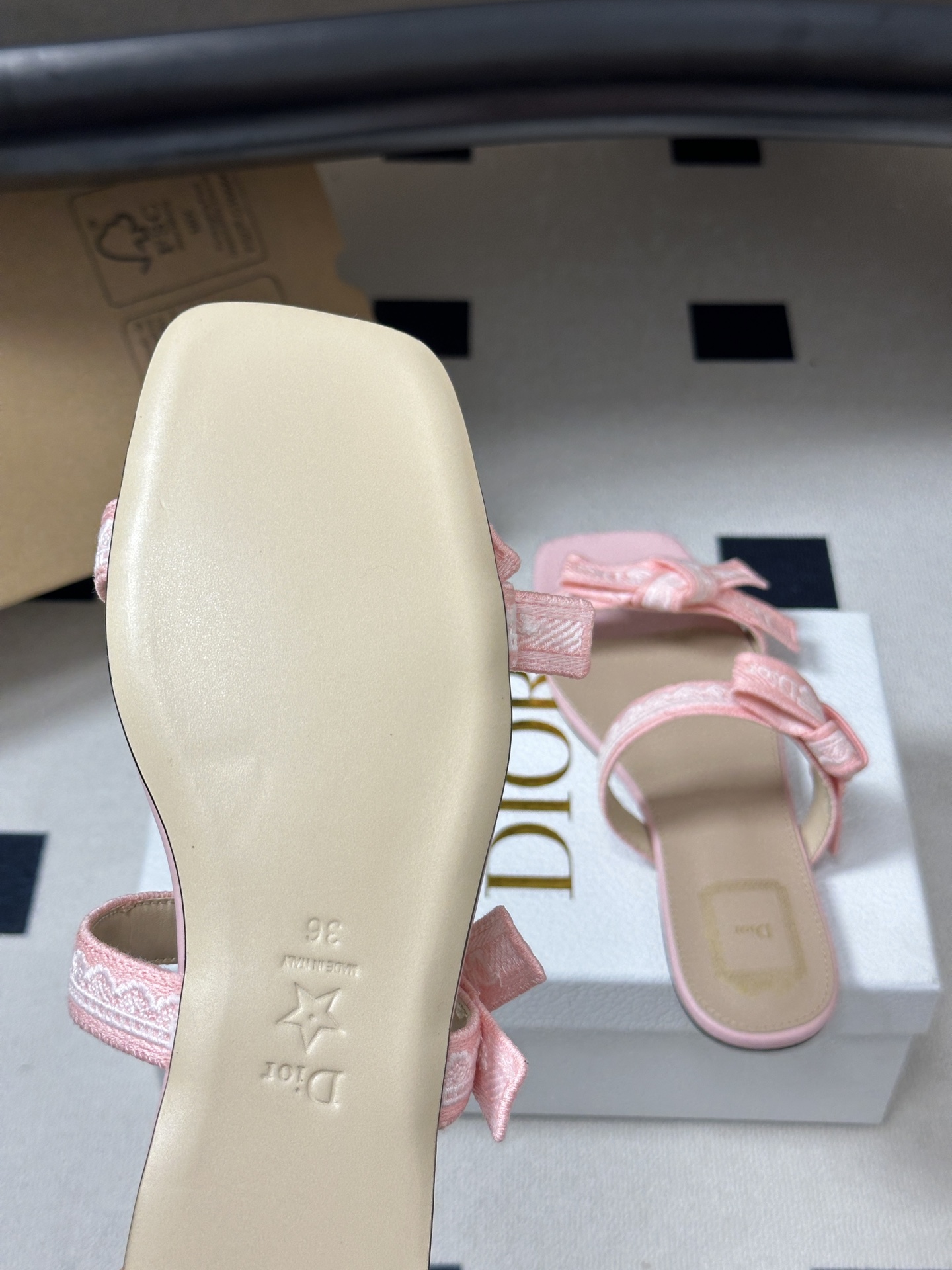 26ss春夏新款Dior 迪奥 J'Adior 饰带平底凉鞋 经典 CD字母刺绣织带蝴蝶结提花蕾丝花边两