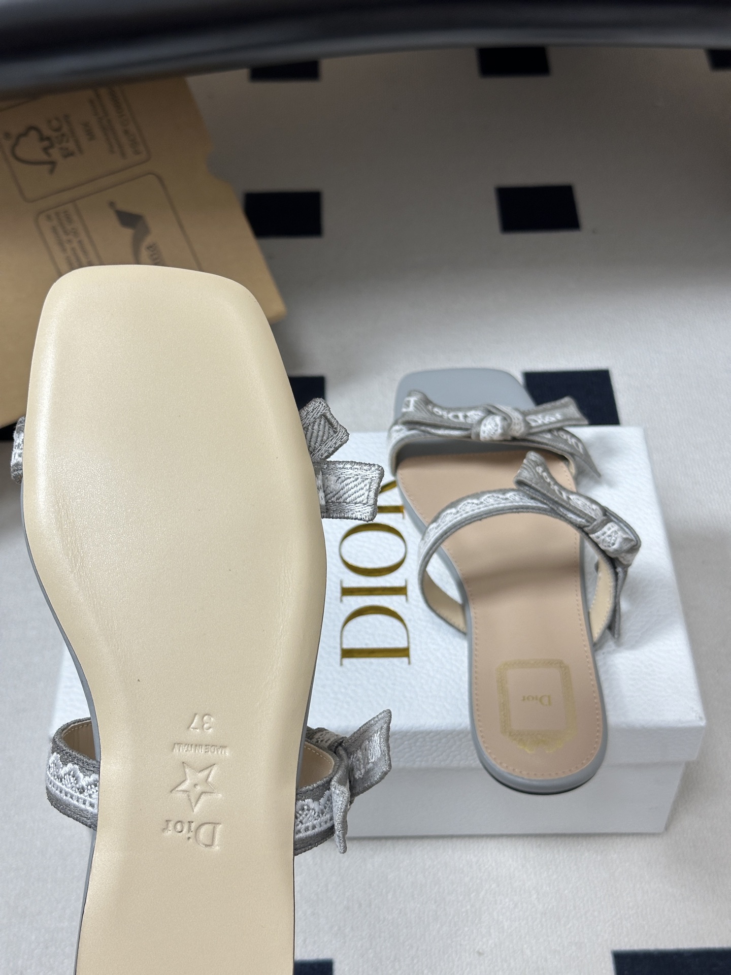 26ss春夏新款Dior 迪奥 J'Adior 饰带平底凉鞋 经典 CD字母刺绣织带蝴蝶结提花蕾丝花边两