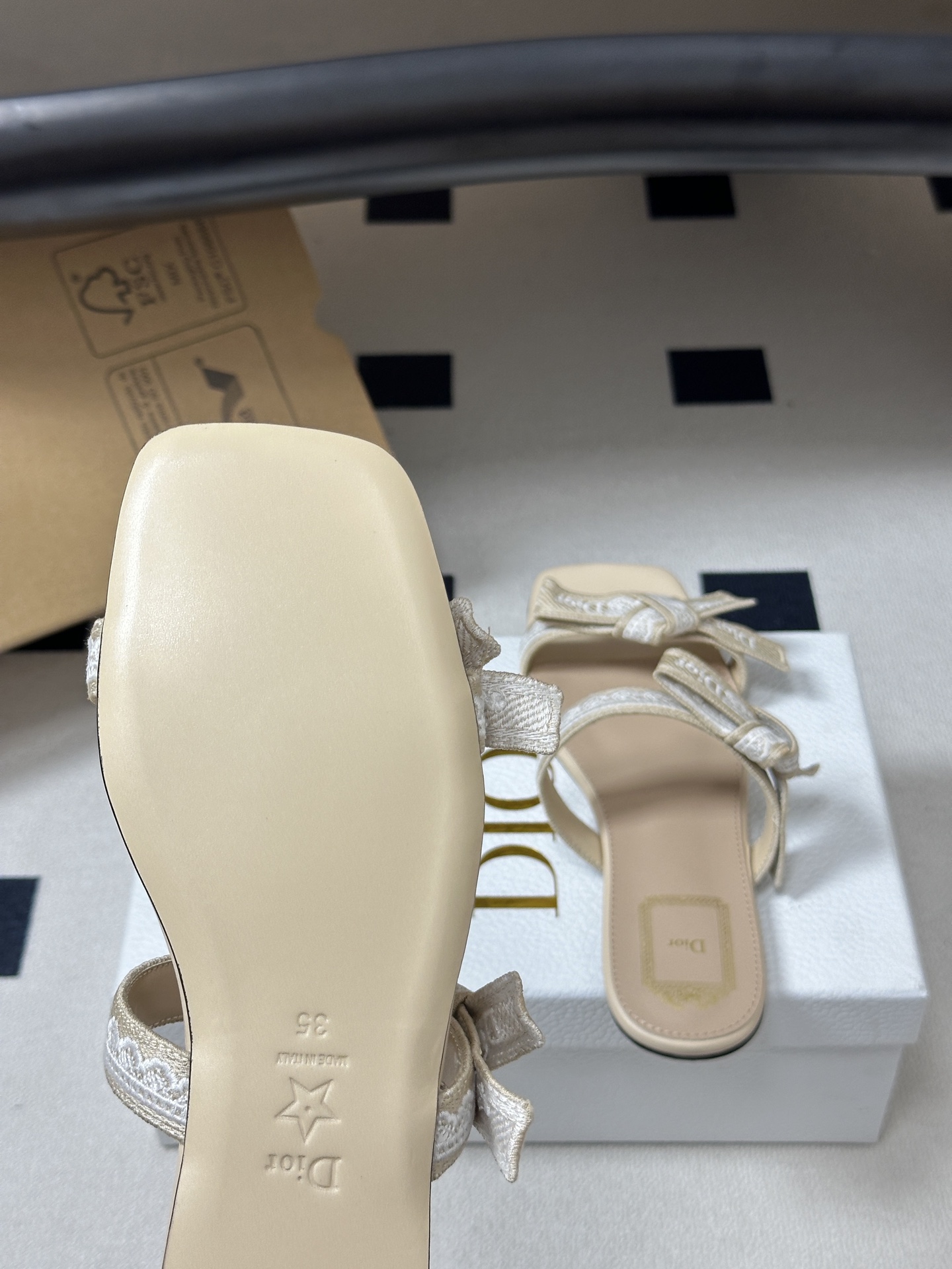 26ss春夏新款Dior 迪奥 J'Adior 饰带平底凉鞋 经典 CD字母刺绣织带蝴蝶结提花蕾丝花边两