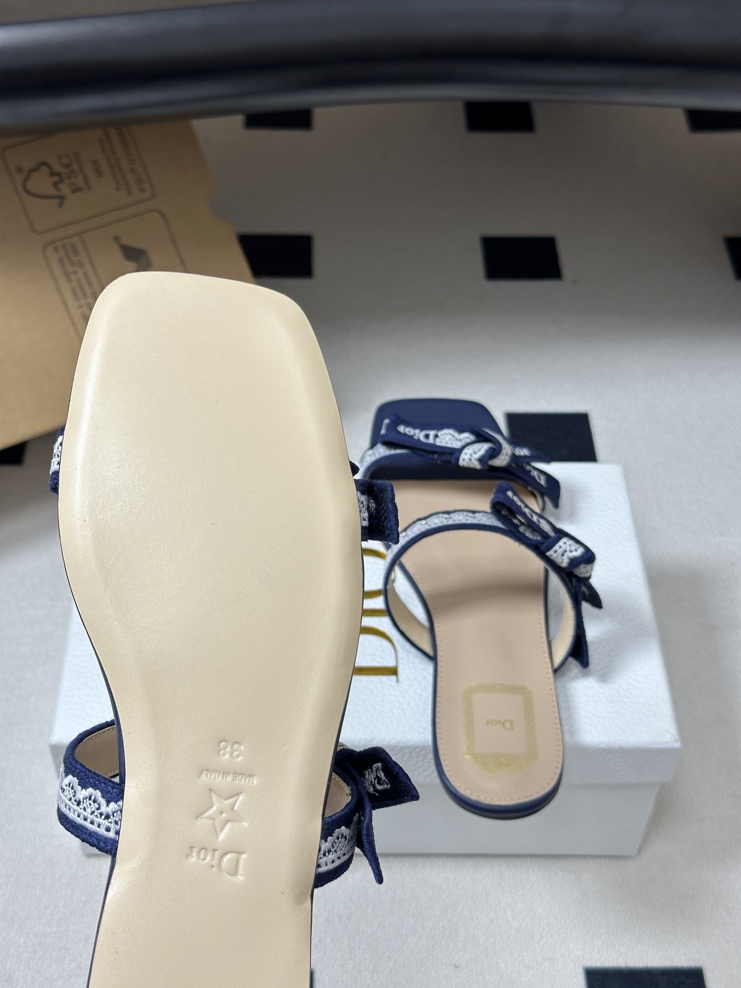 26ss春夏新款Dior 迪奥 J'Adior 饰带平底凉鞋 经典 CD字母刺绣织带蝴蝶结提花蕾丝花边两