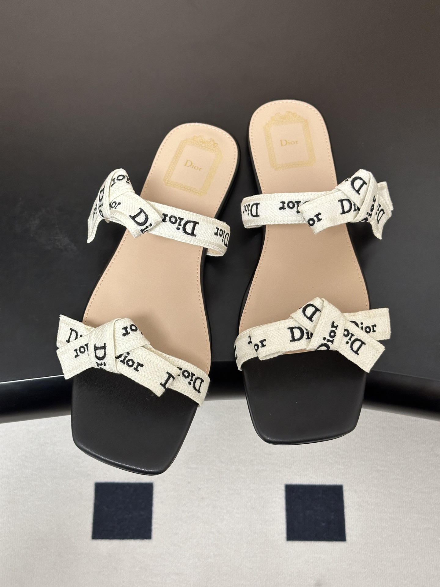 26ss春夏新款Dior 迪奥 J'Adior 饰带平底凉鞋 经典 CD字母刺绣织带蝴蝶结提花蕾丝花边两