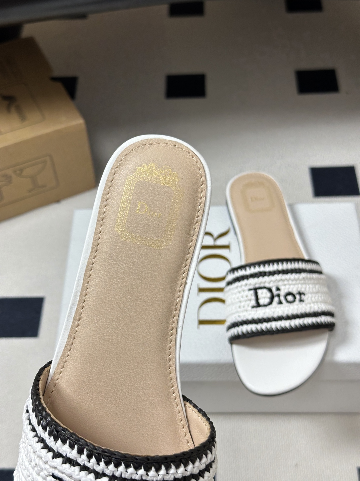 26ss春夏新款Dior 迪奥 Dioriviera Woven凉拖鞋 CD字母刺绣粗跟凉拖鞋 拉菲草编