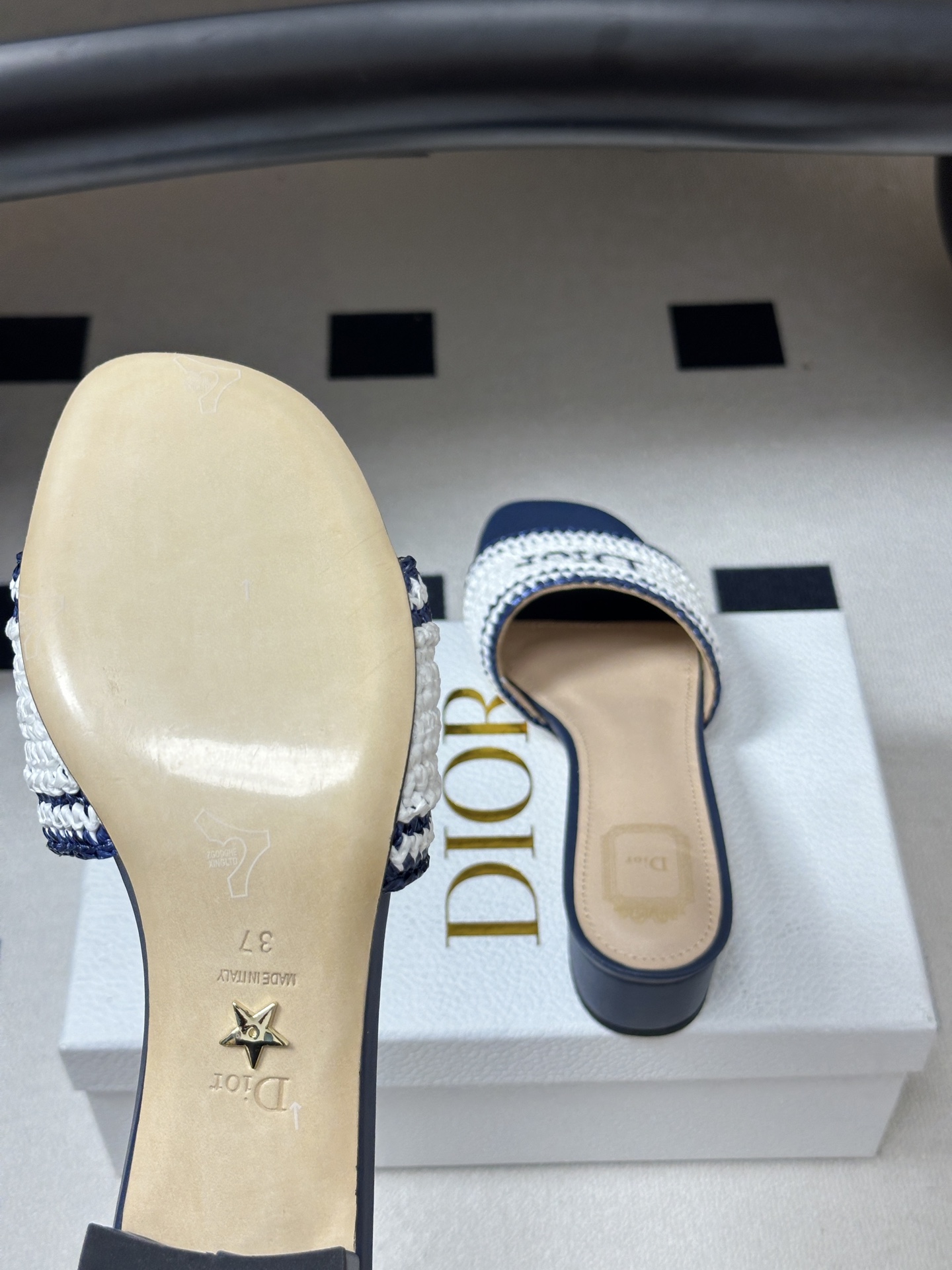 26ss春夏新款Dior 迪奥 Dioriviera Woven凉拖鞋 CD字母刺绣粗跟凉拖鞋 拉菲草编