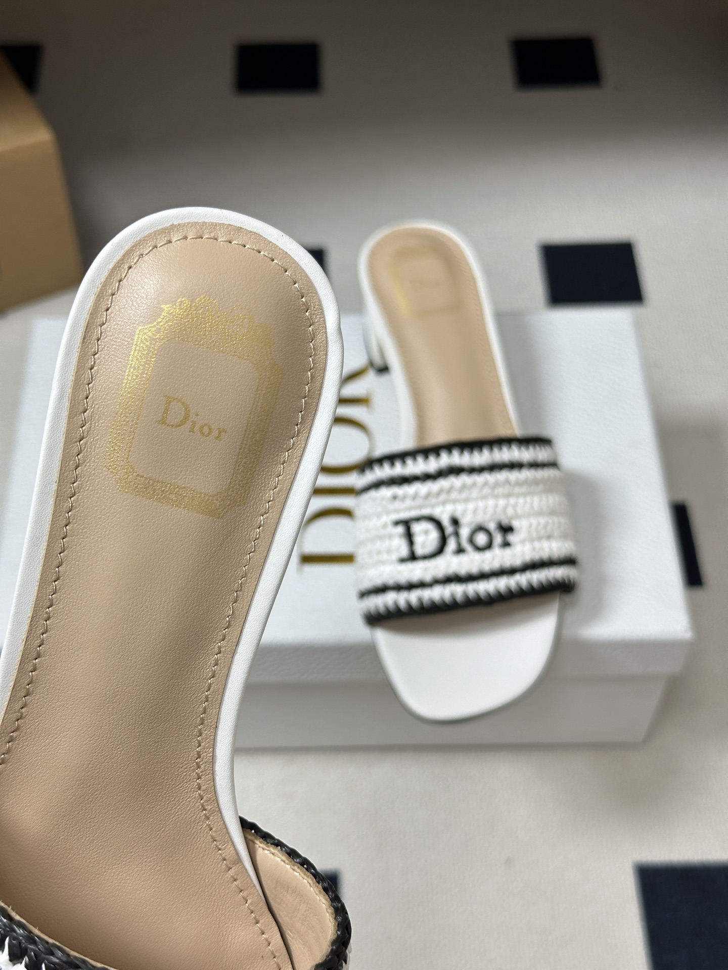 26ss春夏新款Dior 迪奥 Dioriviera Woven凉拖鞋 CD字母刺绣粗跟凉拖鞋 拉菲草编
