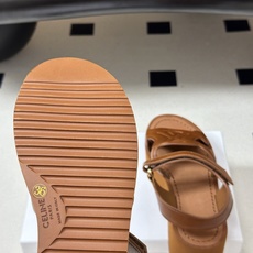 26Fw 春夏新款CELINE 赛琳 思琳经典凯旋门厚底凉鞋魔术贴坡跟凉鞋自带高级松弛感的魔术贴凉鞋,是 26Fw 春夏新款CELINE 赛琳 思琳经典凯旋门厚底凉鞋魔术贴坡跟凉鞋自带高级松弛感的魔术贴凉鞋,是
