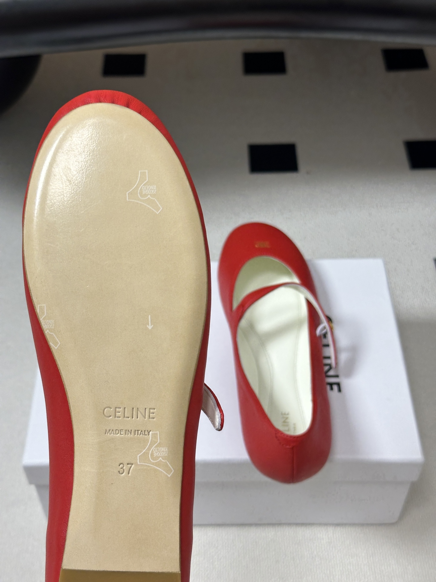 26Fw春夏新款CELINE 赛琳 思琳经典凯旋门一字带玛丽珍鞋平底芭蕾舞鞋单鞋经典玛丽珍鞋型的现代演绎