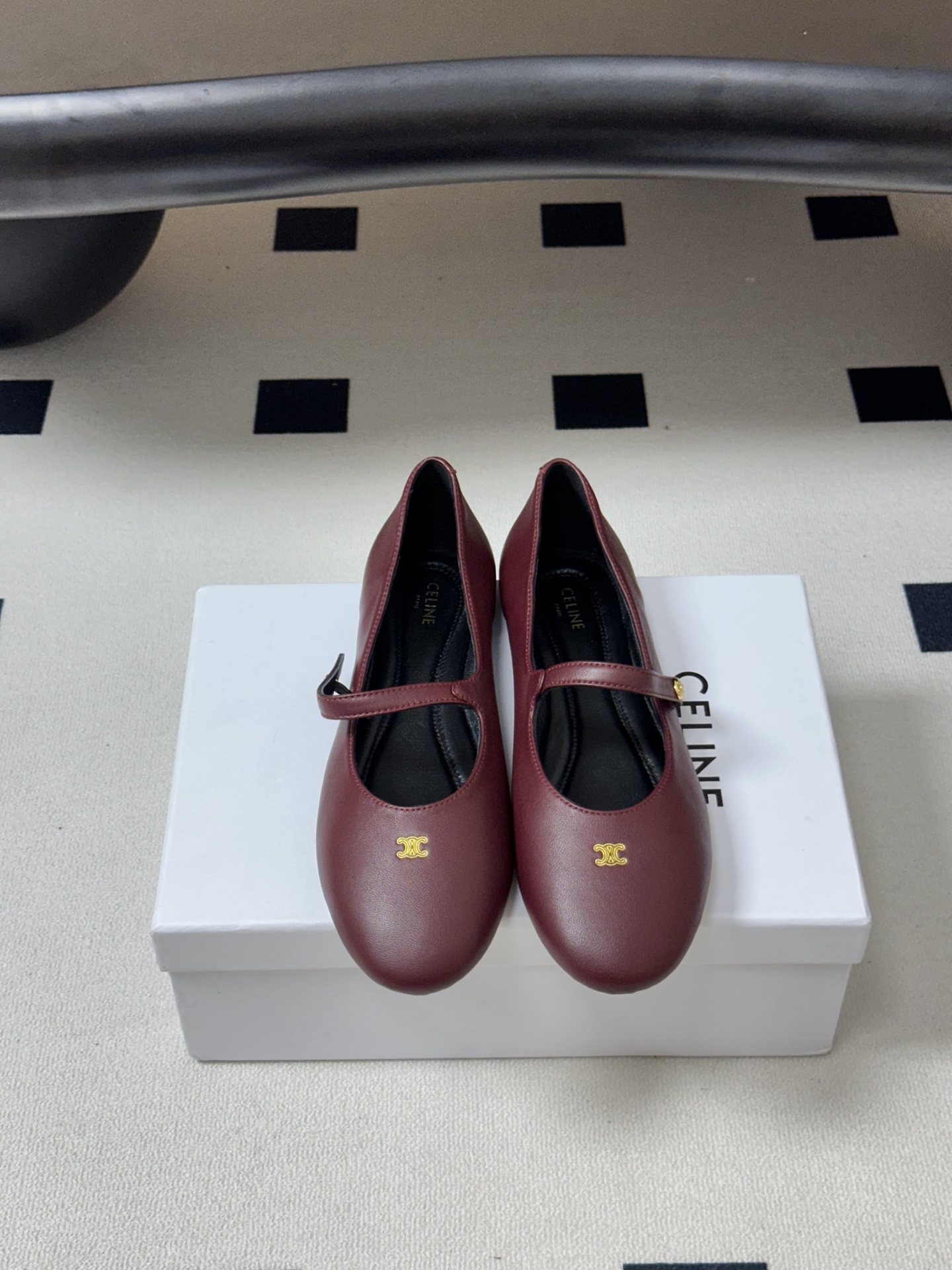26Fw春夏新款CELINE 赛琳 思琳经典凯旋门一字带玛丽珍鞋平底芭蕾舞鞋单鞋经典玛丽珍鞋型的现代演绎 26Fw春夏新款CELINE 赛琳 思琳经典凯旋门一字带玛丽珍鞋平底芭蕾舞鞋单鞋经典玛丽珍鞋型的现代演绎