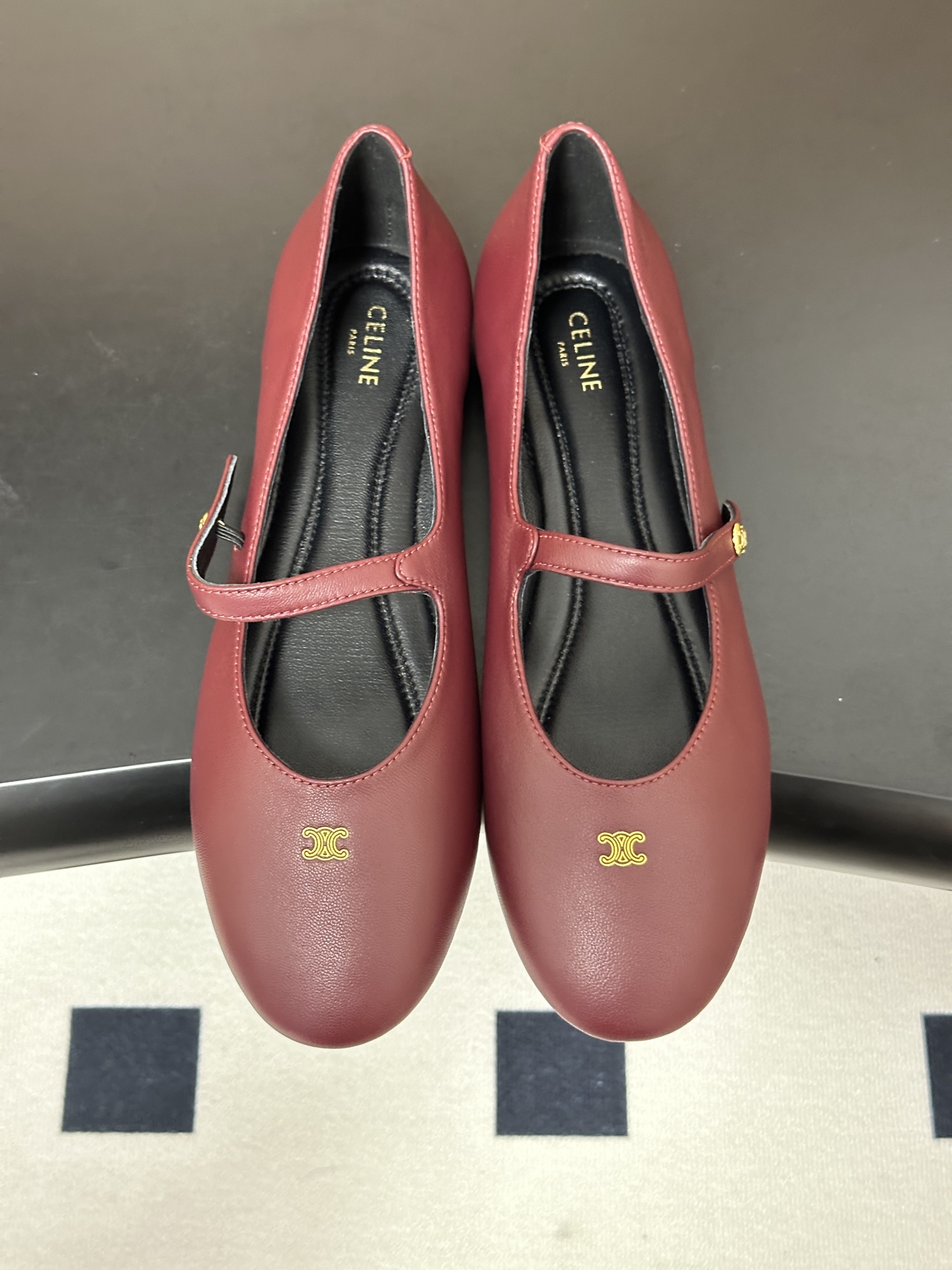 26Fw春夏新款CELINE 赛琳 思琳经典凯旋门一字带玛丽珍鞋平底芭蕾舞鞋单鞋经典玛丽珍鞋型的现代演绎 26Fw春夏新款CELINE 赛琳 思琳经典凯旋门一字带玛丽珍鞋平底芭蕾舞鞋单鞋经典玛丽珍鞋型的现代演绎