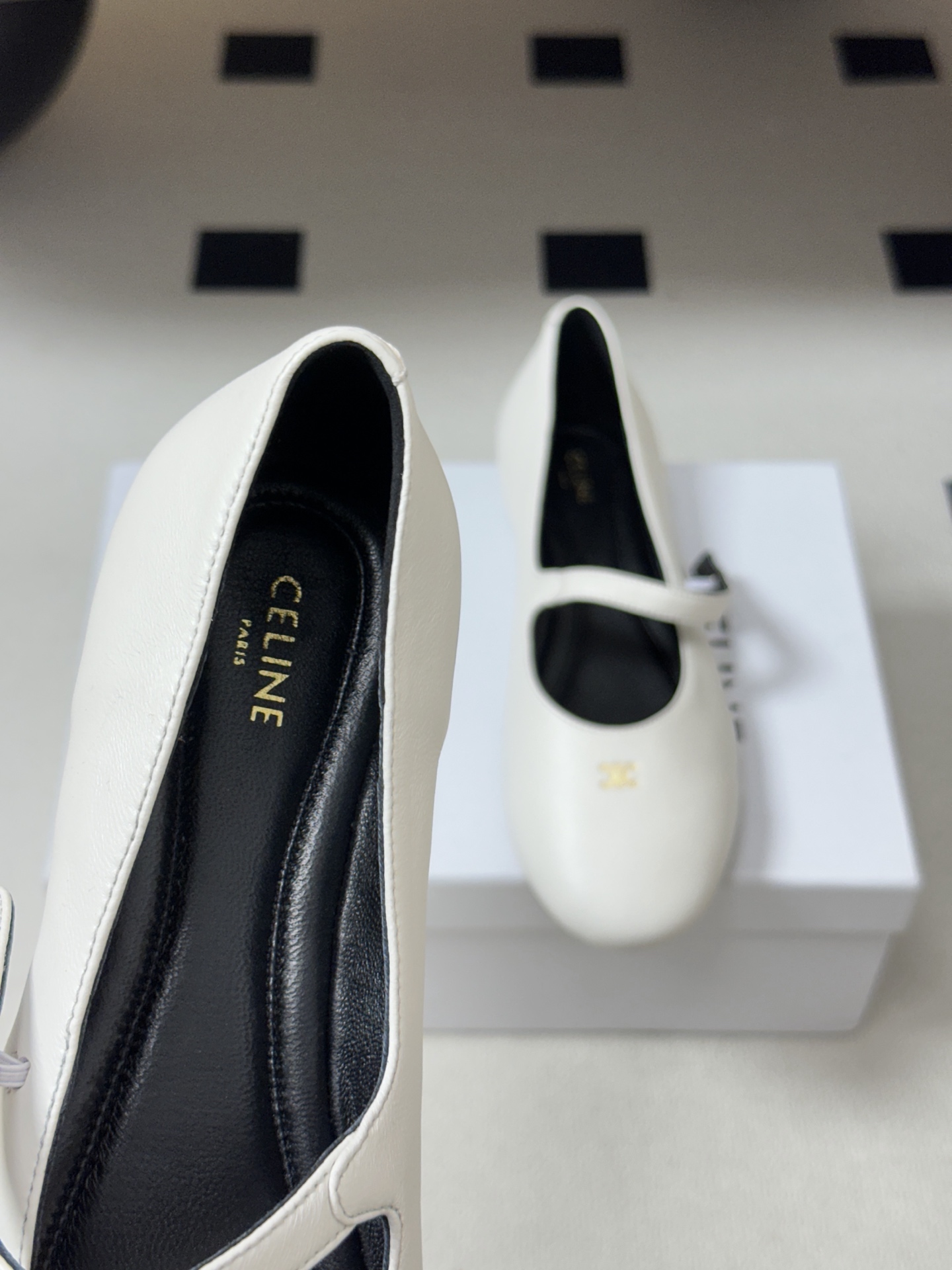26Fw春夏新款CELINE 赛琳 思琳经典凯旋门一字带玛丽珍鞋平底芭蕾舞鞋单鞋经典玛丽珍鞋型的现代演绎 26Fw春夏新款CELINE 赛琳 思琳经典凯旋门一字带玛丽珍鞋平底芭蕾舞鞋单鞋经典玛丽珍鞋型的现代演绎