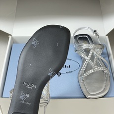 顶级品质(配高档飞机盒✈️)26ss夏季新款Prada普拉达 编织细带平底凉鞋经典三角标搭扣凉拖鞋极简风 顶级品质(配高档飞机盒✈️)26ss夏季新款Prada普拉达 编织细带平底凉鞋经典三角标搭扣凉拖鞋极简风