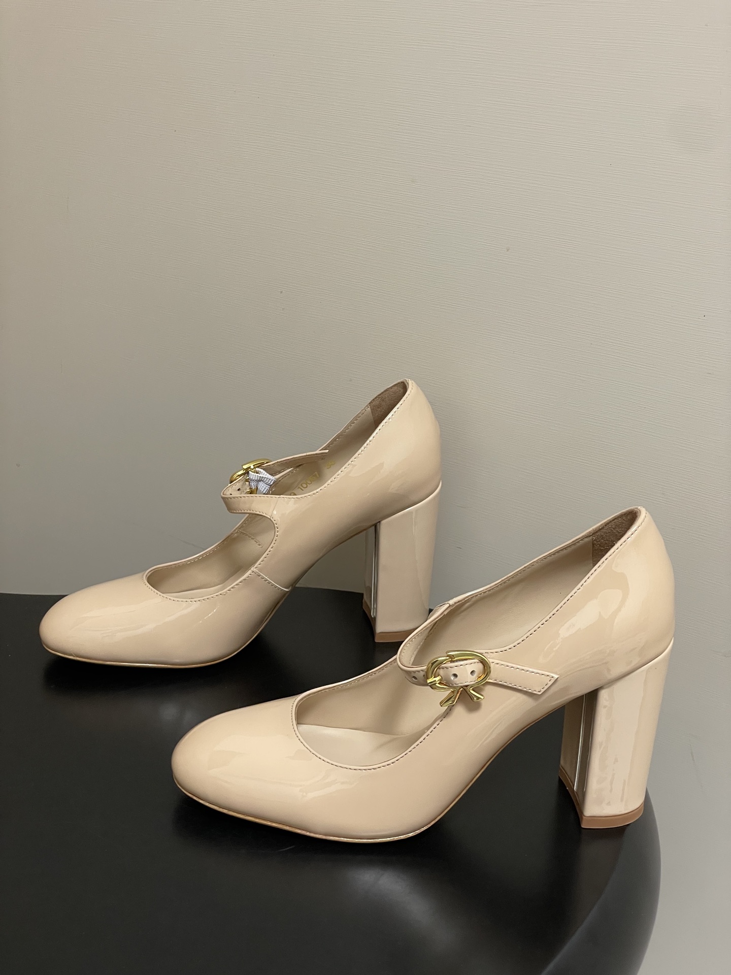 莞产Gianvito Rossi 26s 春夏新款 罗西 GR 圆头玛丽珍鞋经典字母R 金属扣一字扣带高