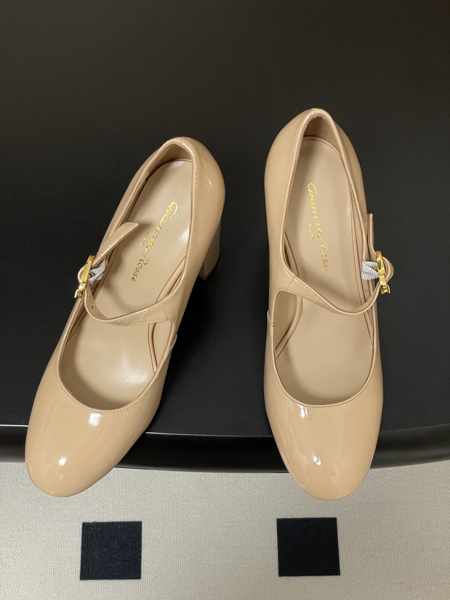 莞产Gianvito Rossi 26s 春夏新款 罗西 GR 圆头玛丽珍鞋经典字母R 金属扣一字扣带高