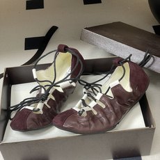 ⚠️皮带盒➕20下单备注(默认普通盒)26ss早春新款ALAIA阿莱亚 皮革系带折叠平底鞋个性松紧褶皱平 ⚠️皮带盒➕20下单备注(默认普通盒)26ss早春新款ALAIA阿莱亚 皮革系带折叠平底鞋个性松紧褶皱平