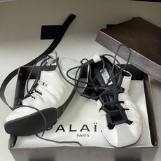 ⚠️皮带盒➕20下单备注(默认普通盒)26ss早春新款ALAIA阿莱亚 皮革系带折叠平底鞋个性松紧褶皱平 ⚠️皮带盒➕20下单备注(默认普通盒)26ss早春新款ALAIA阿莱亚 皮革系带折叠平底鞋个性松紧褶皱平
