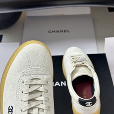 莞产(配高档飞机盒✈️)Chanel 小香 26P 麂皮绒面德训鞋 经典双C侧标休闲鞋系带运动鞋简约的配 莞产(配高档飞机盒✈️)Chanel 小香 26P 麂皮绒面德训鞋 经典双C侧标休闲鞋系带运动鞋简约的配