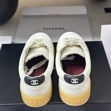 莞产(配高档飞机盒✈️)Chanel 小香 26P 麂皮绒面德训鞋 经典双C侧标休闲鞋系带运动鞋简约的配 莞产(配高档飞机盒✈️)Chanel 小香 26P 麂皮绒面德训鞋 经典双C侧标休闲鞋系带运动鞋简约的配