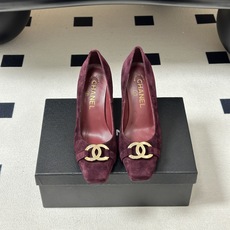 2026春夏新款 Chanel 小香方头双C金属扣高跟鞋复古浅口粗高跟单鞋鞋头的双C金属扣是品牌最具辨识 2026春夏新款 Chanel 小香方头双C金属扣高跟鞋复古浅口粗高跟单鞋鞋头的双C金属扣是品牌最具辨识