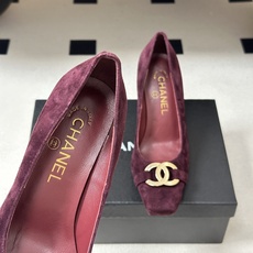 2026春夏新款 Chanel 小香方头双C金属扣高跟鞋复古浅口粗高跟单鞋鞋头的双C金属扣是品牌最具辨识 2026春夏新款 Chanel 小香方头双C金属扣高跟鞋复古浅口粗高跟单鞋鞋头的双C金属扣是品牌最具辨识
