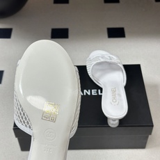 26Ss春夏新款Chanel香奈儿 度假风小香经典大双C镂空小猫跟胶片凉拖鞋🆕最新水晶跟蜜儿一字带网纱平 26Ss春夏新款Chanel香奈儿 度假风小香经典大双C镂空小猫跟胶片凉拖鞋🆕最新水晶跟蜜儿一字带网纱平