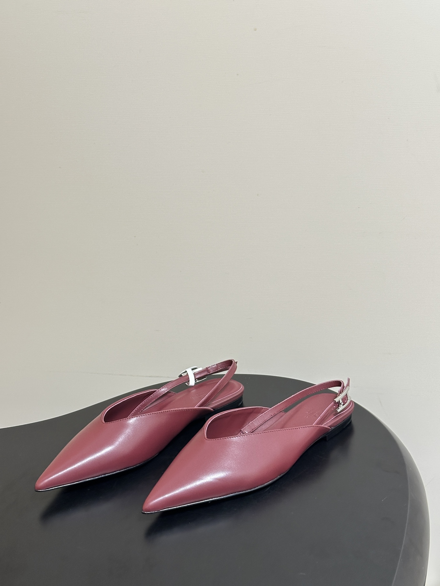 Hermes 爱马仕🐎 2026春夏新款 H家 Nicole露跟凉鞋系列尖头Kelly扣高跟凉鞋 小猫跟 Hermes 爱马仕🐎 2026春夏新款 H家 Nicole露跟凉鞋系列尖头Kelly扣高跟凉鞋 小猫跟