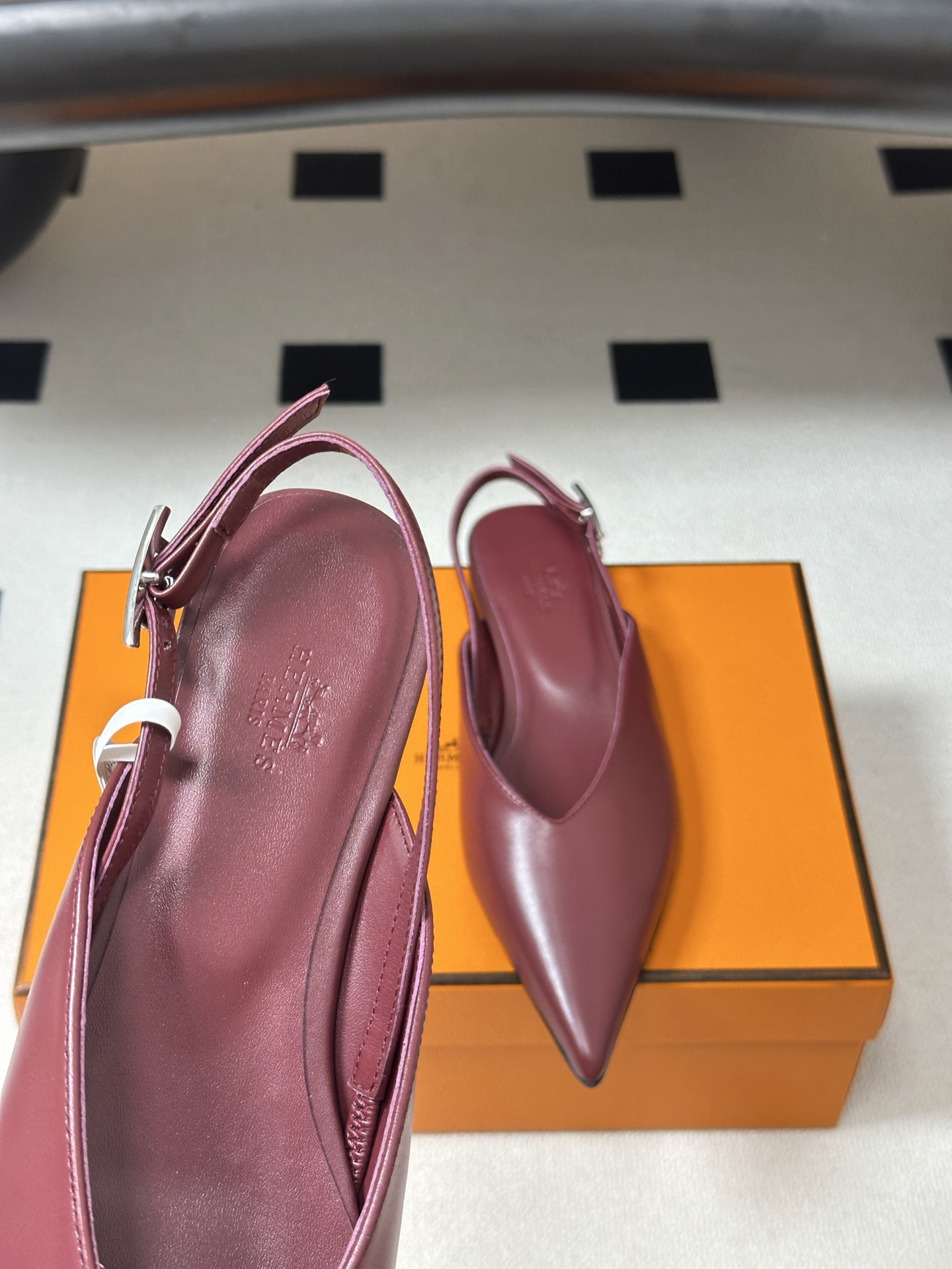 Hermes 爱马仕🐎 2026春夏新款 H家 Nicole露跟凉鞋系列尖头Kelly扣高跟凉鞋 小猫跟 Hermes 爱马仕🐎 2026春夏新款 H家 Nicole露跟凉鞋系列尖头Kelly扣高跟凉鞋 小猫跟