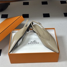 Hermes 爱马仕🐎 2026春夏新款 H家 Nicole露跟凉鞋系列尖头Kelly扣高跟凉鞋 小猫跟 Hermes 爱马仕🐎 2026春夏新款 H家 Nicole露跟凉鞋系列尖头Kelly扣高跟凉鞋 小猫跟