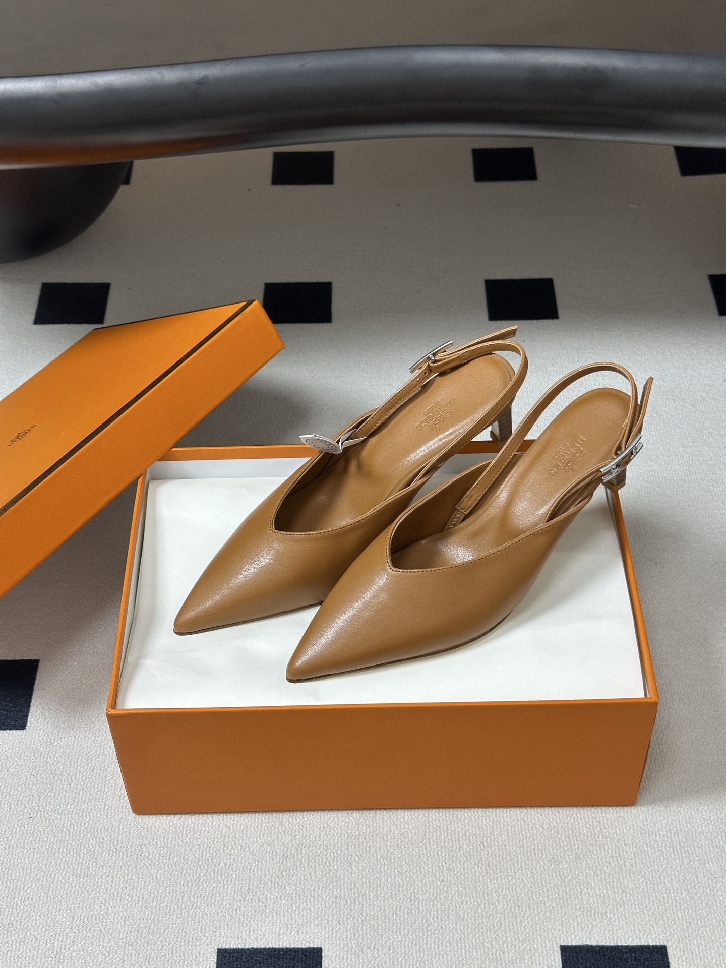 Hermes 爱马仕🐎 2026春夏新款 H家 Nicoletta70露跟凉鞋系列尖头Kelly扣高跟凉 Hermes 爱马仕🐎 2026春夏新款 H家 Nicoletta70露跟凉鞋系列尖头Kelly扣高跟凉