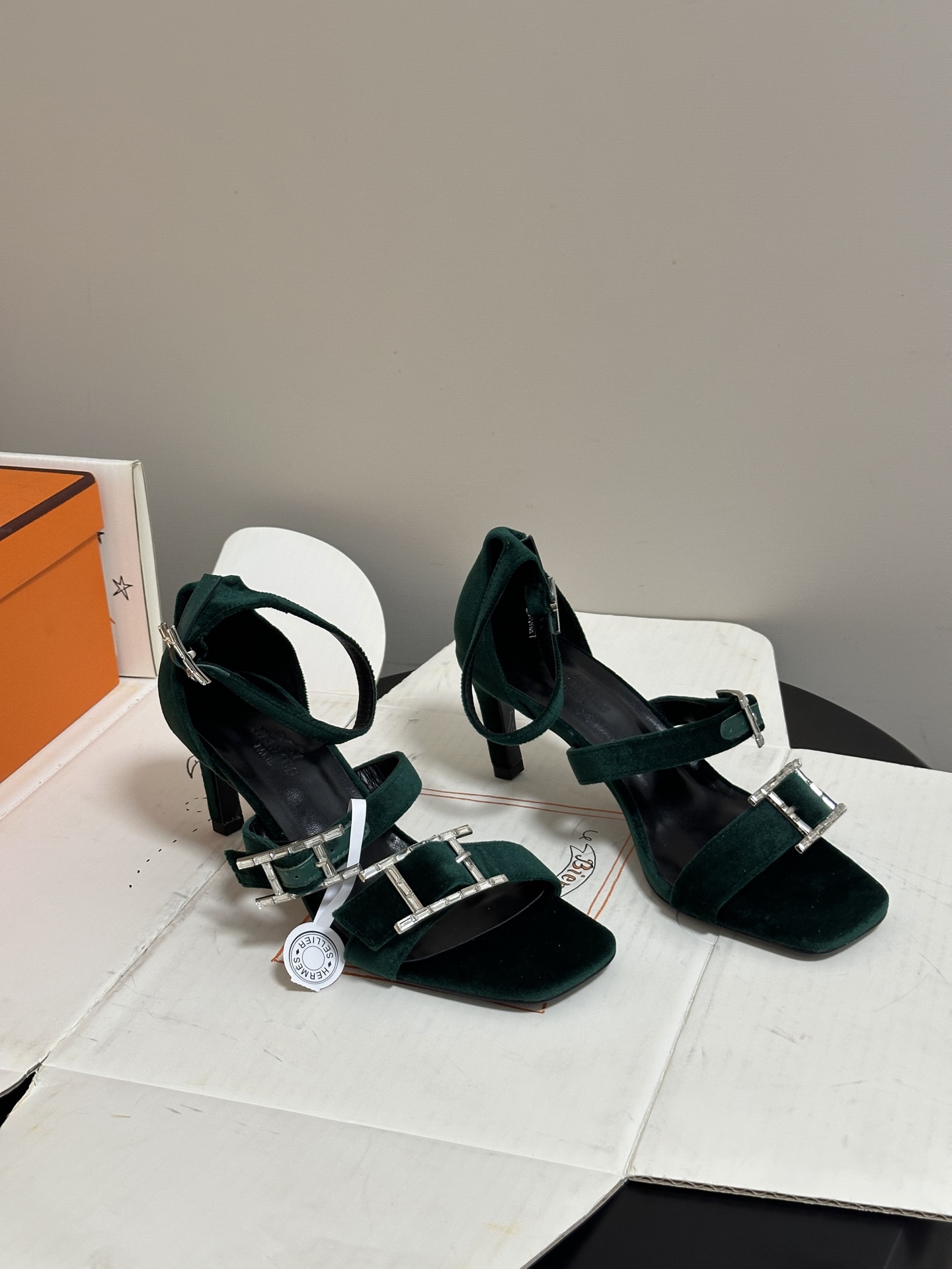 顶级品质（配高档飞机盒✈️）Hermes 爱马仕🐎 H家 2026 春夏新款 Liv凉鞋系列经典Kell