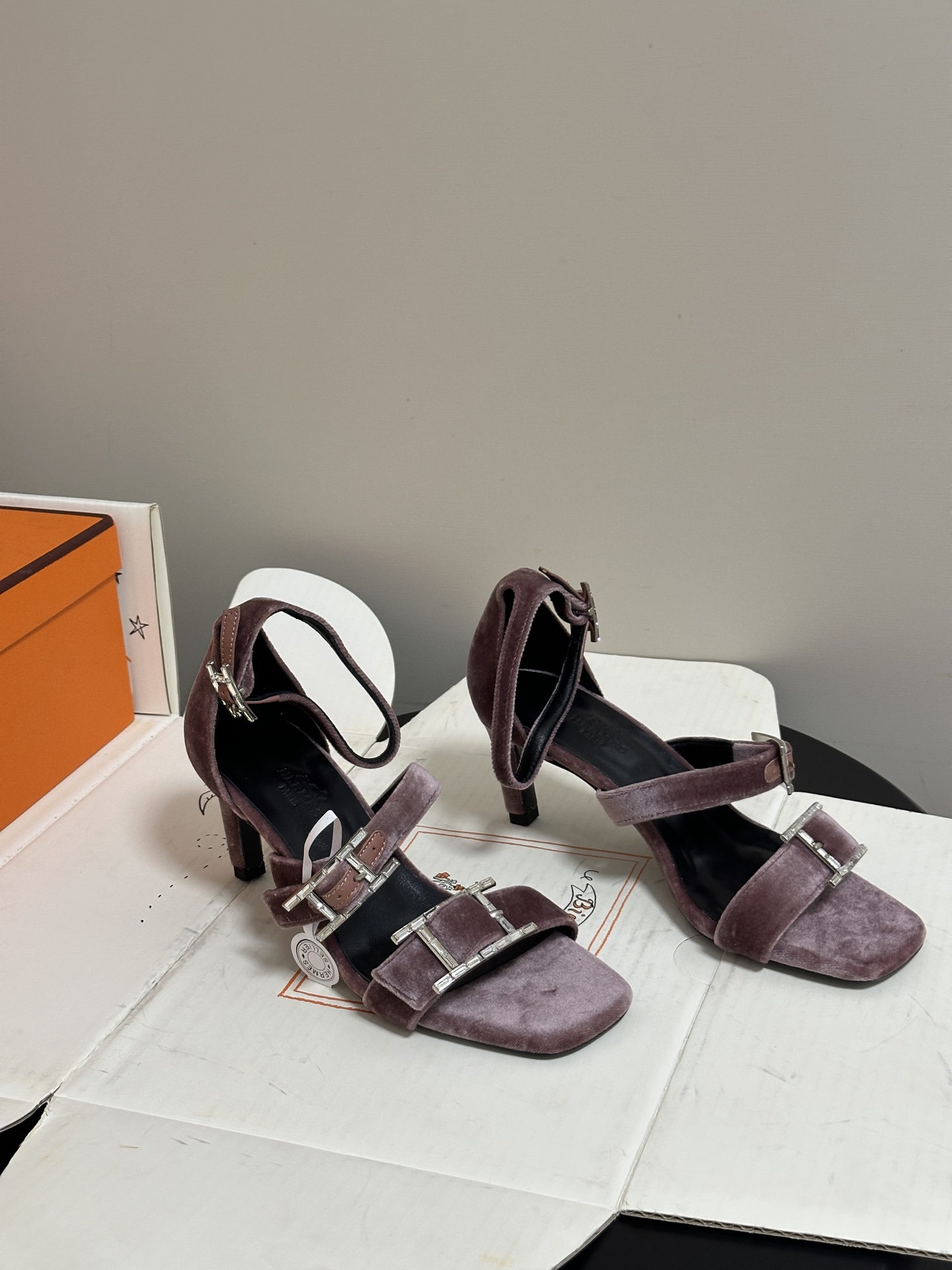 顶级品质（配高档飞机盒✈️）Hermes 爱马仕🐎 H家 2026 春夏新款 Liv凉鞋系列经典Kell
