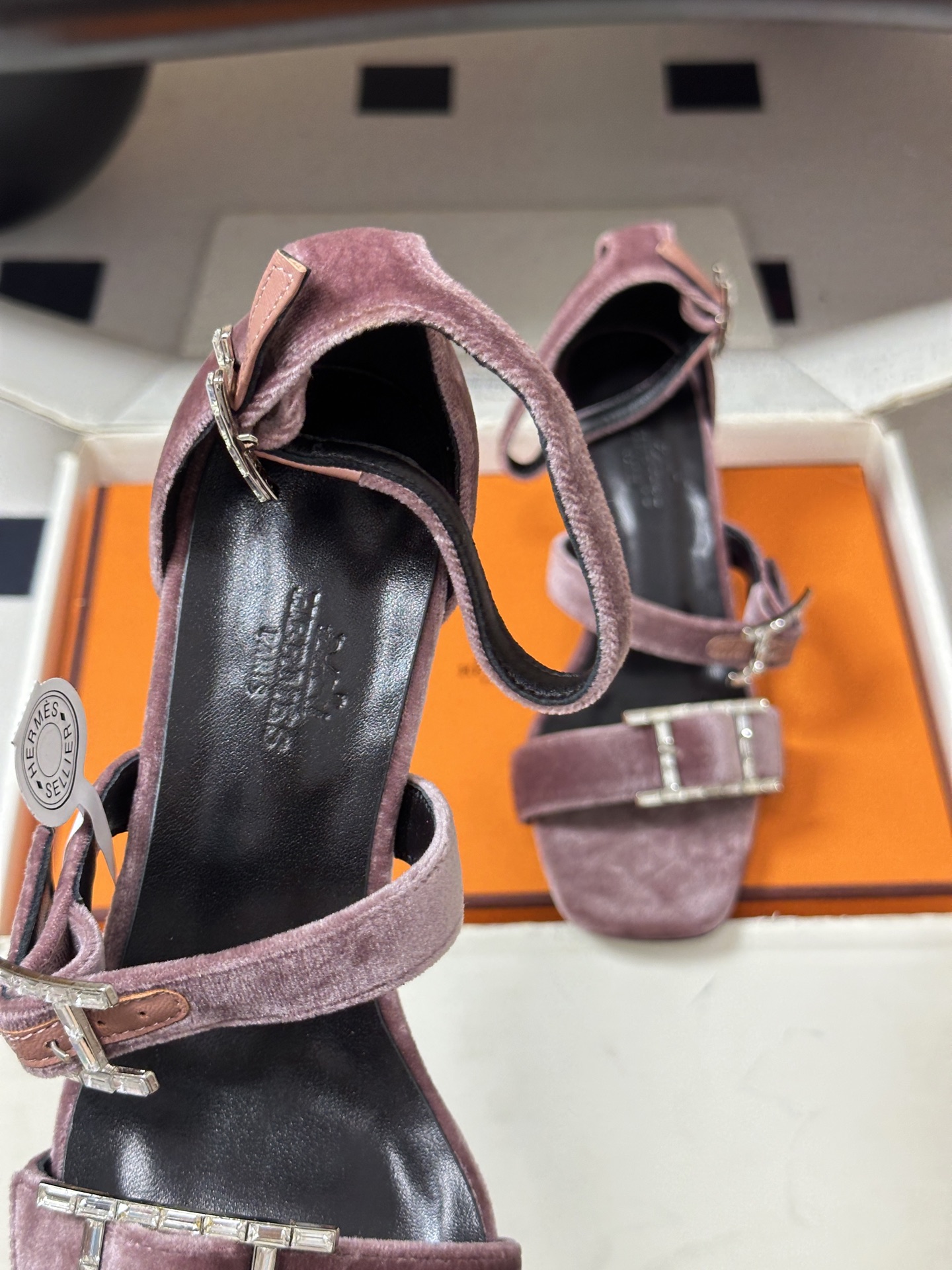 顶级品质(配高档飞机盒✈️)Hermes 爱马仕🐎 H家 2026 春夏新款 Liv凉鞋系列经典Kell 顶级品质(配高档飞机盒✈️)Hermes 爱马仕🐎 H家 2026 春夏新款 Liv凉鞋系列经典Kell